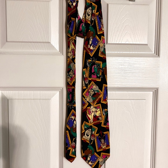 Disney Tie - Villains 100% Silk - Picture 3 of 5
